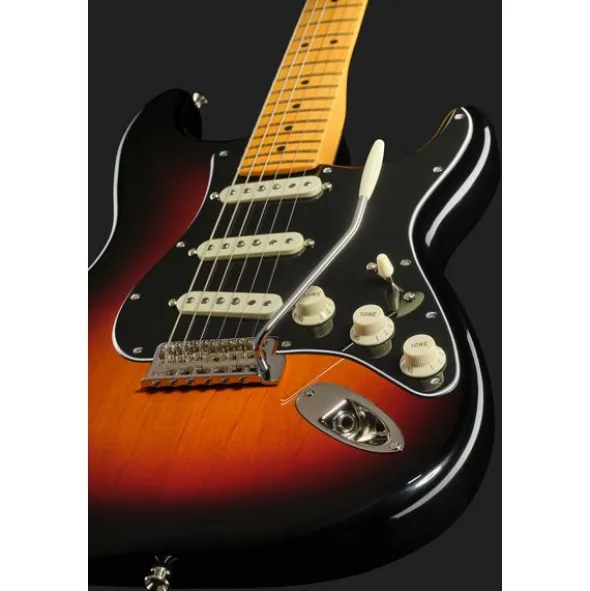Fender Am Pro Clsc Strat MN 3TS
