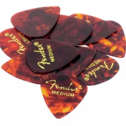 Fender Classic Celluloid Pick Shell M
