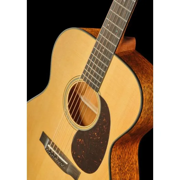 Martin Guitar 00018