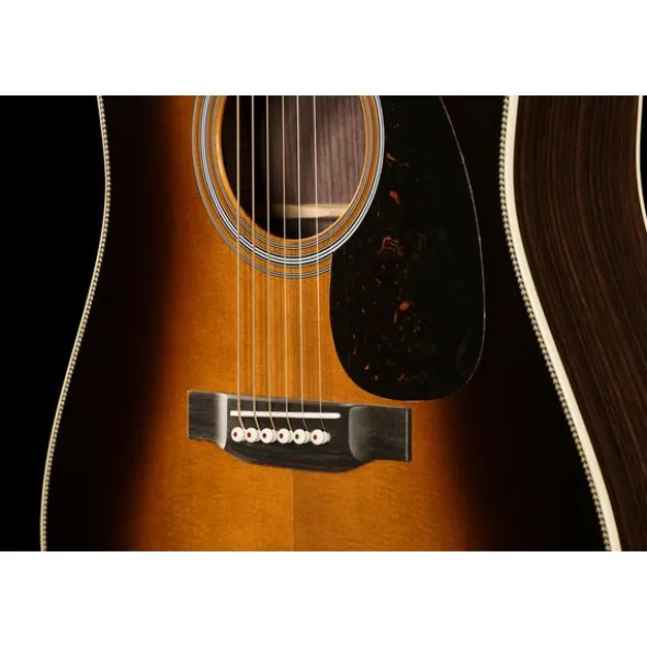 Martin Guitar HD28 Sunburst