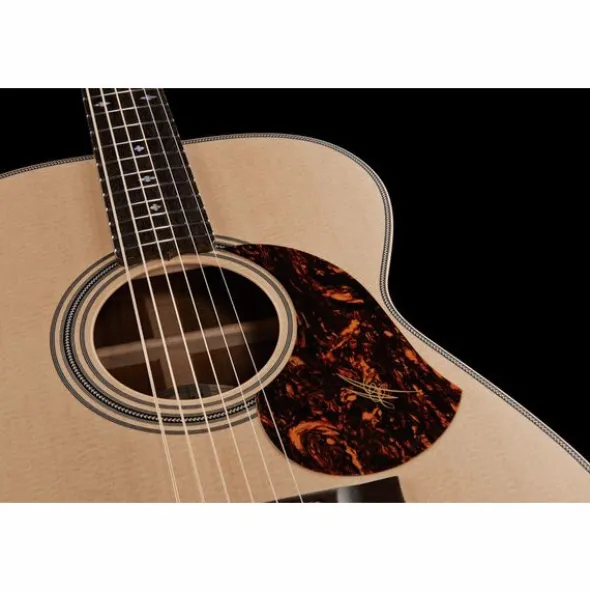 Maton EBG808A w/ Case